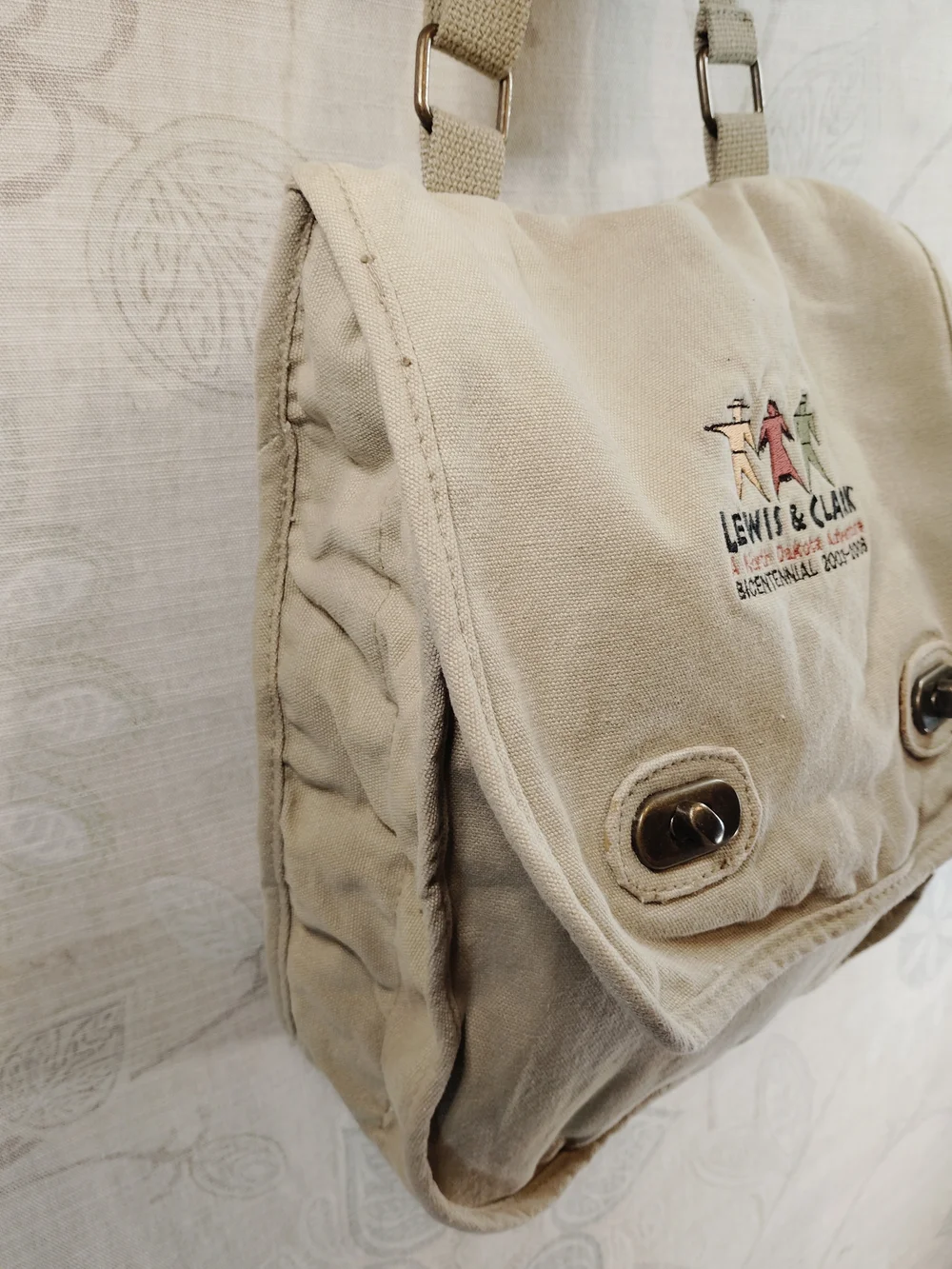 The Unbranded Brand crossbody adj turn
